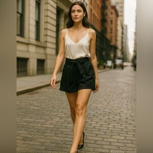 Black Halo Pleated High Waist Belted Trouser Shorts Size 2 💛🍄